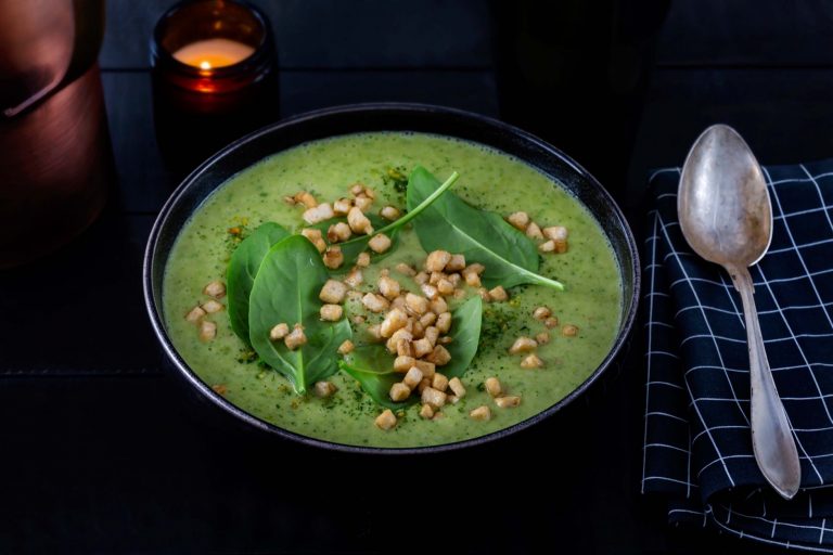 Broccolisoppa med kokosmjölk och tofu