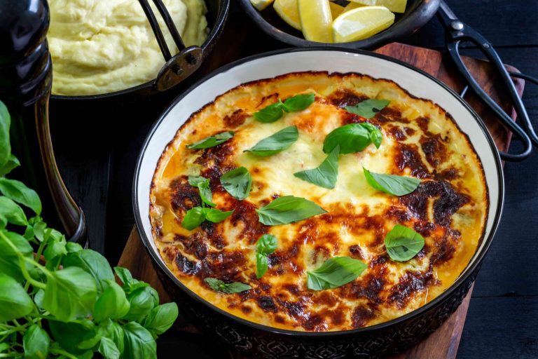 Laxgratäng med parmesan och soltorkade tomater