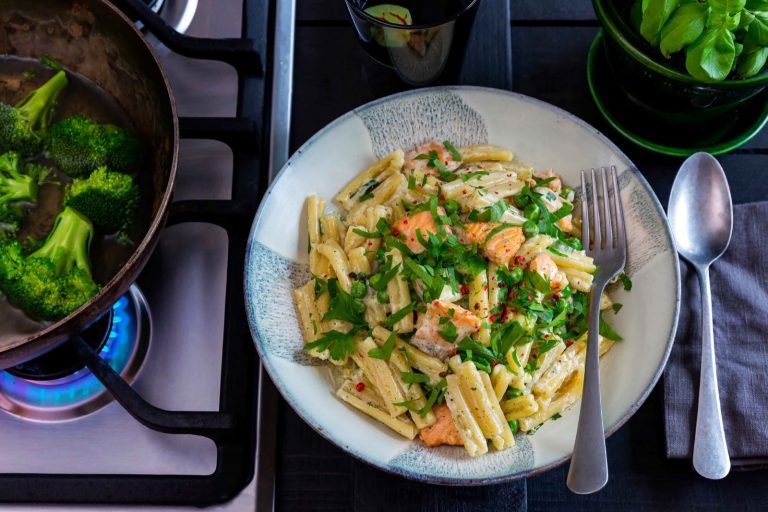 Pasta med lax och ärtor