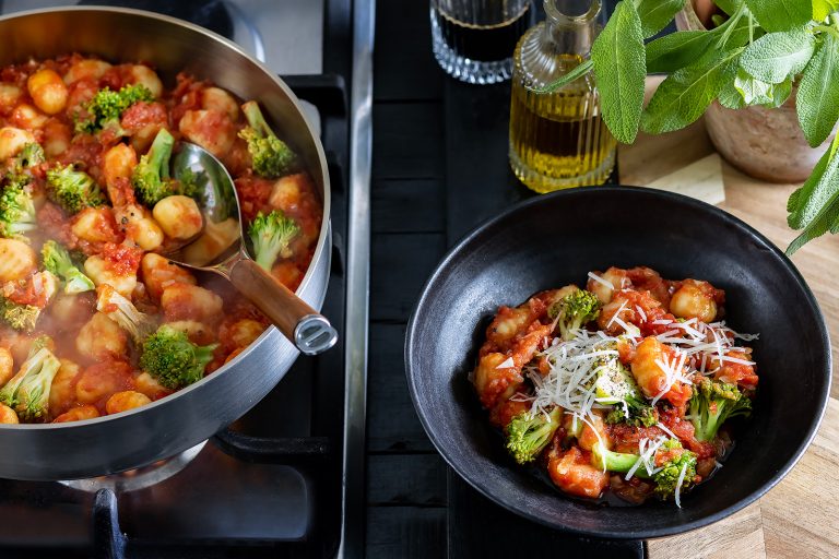 Tomatgryta med gnocchi