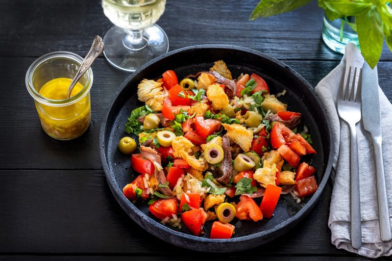 Panzanella - italiensk tomat och brödsallad