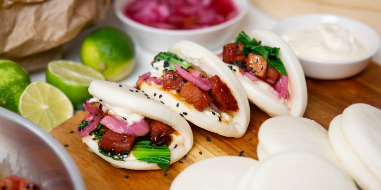 Sticky and sweet skinka i bao buns