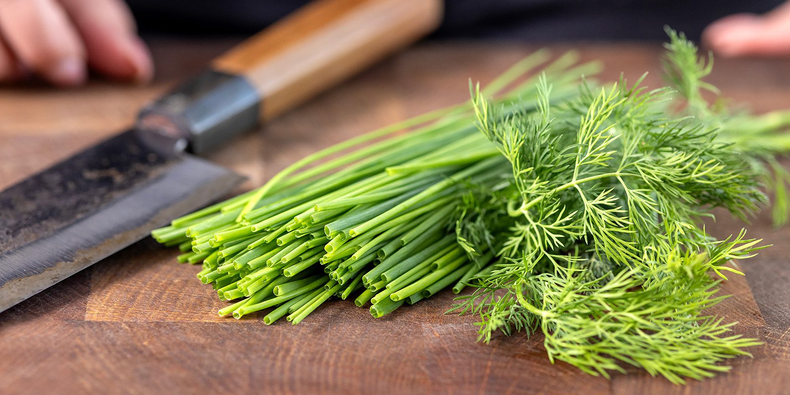 Food hacks skära örter, gräslök och dill