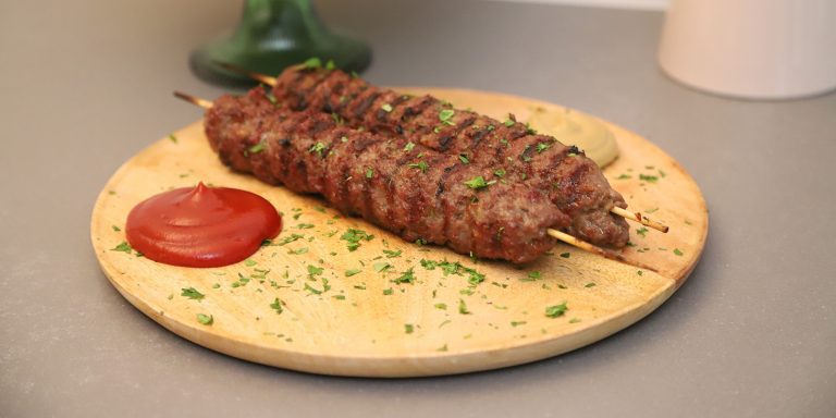 Grillade kebabspett med rostad lök