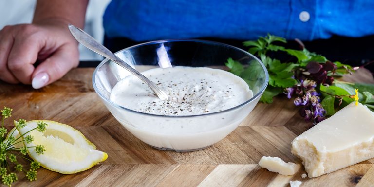 Parmesan och vitlökssås