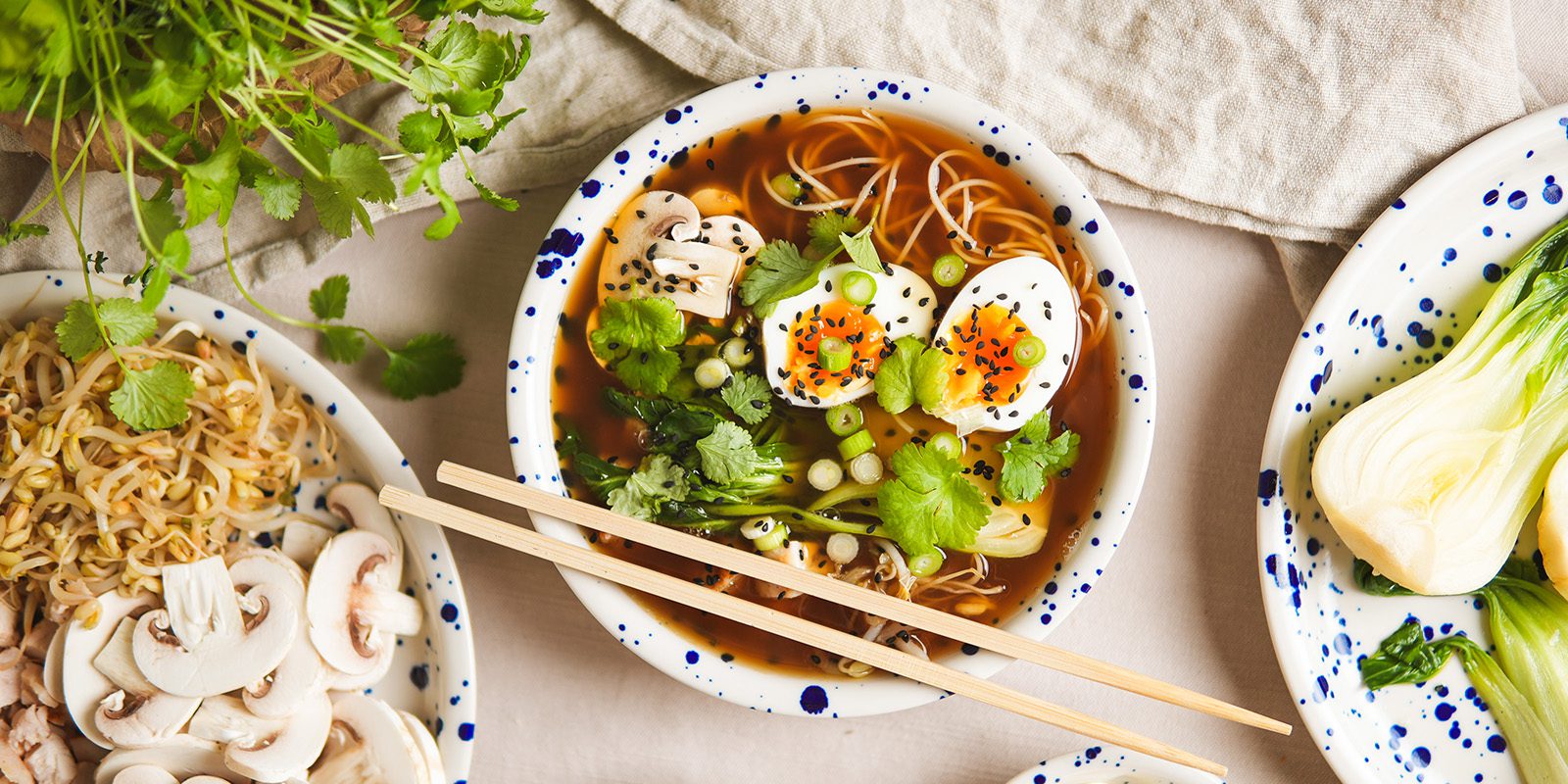 Ramen med kyckling, pac choi och ägg