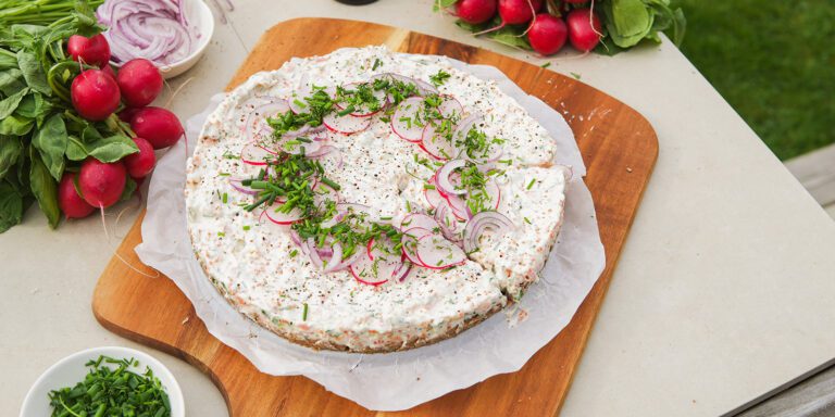 Cheesecake Skagen med räkor och stenbitsrom
