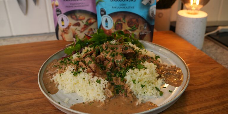 Fläskfilégryta med svamp och dragonsås och pressad potatis