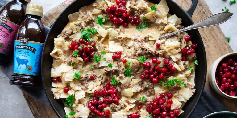 Kålmaja med rårörda lingon