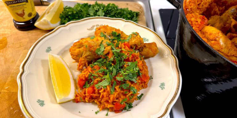 Arroz con Pollo - tomatbaserad kycklinggryta med saffransris