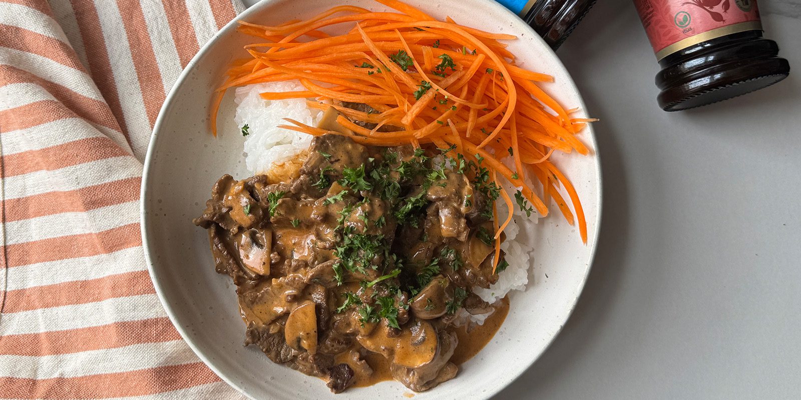 Krämig och mustig biffstroganoff med ris