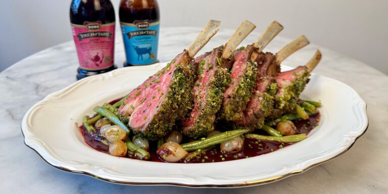 Örttäckta lammracks med rödvinssås, haricots verts och syltlökar