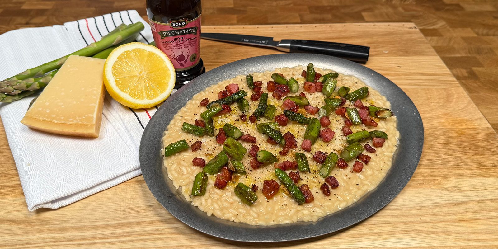 Risotto med vitlöksstekt sparris och pancetta