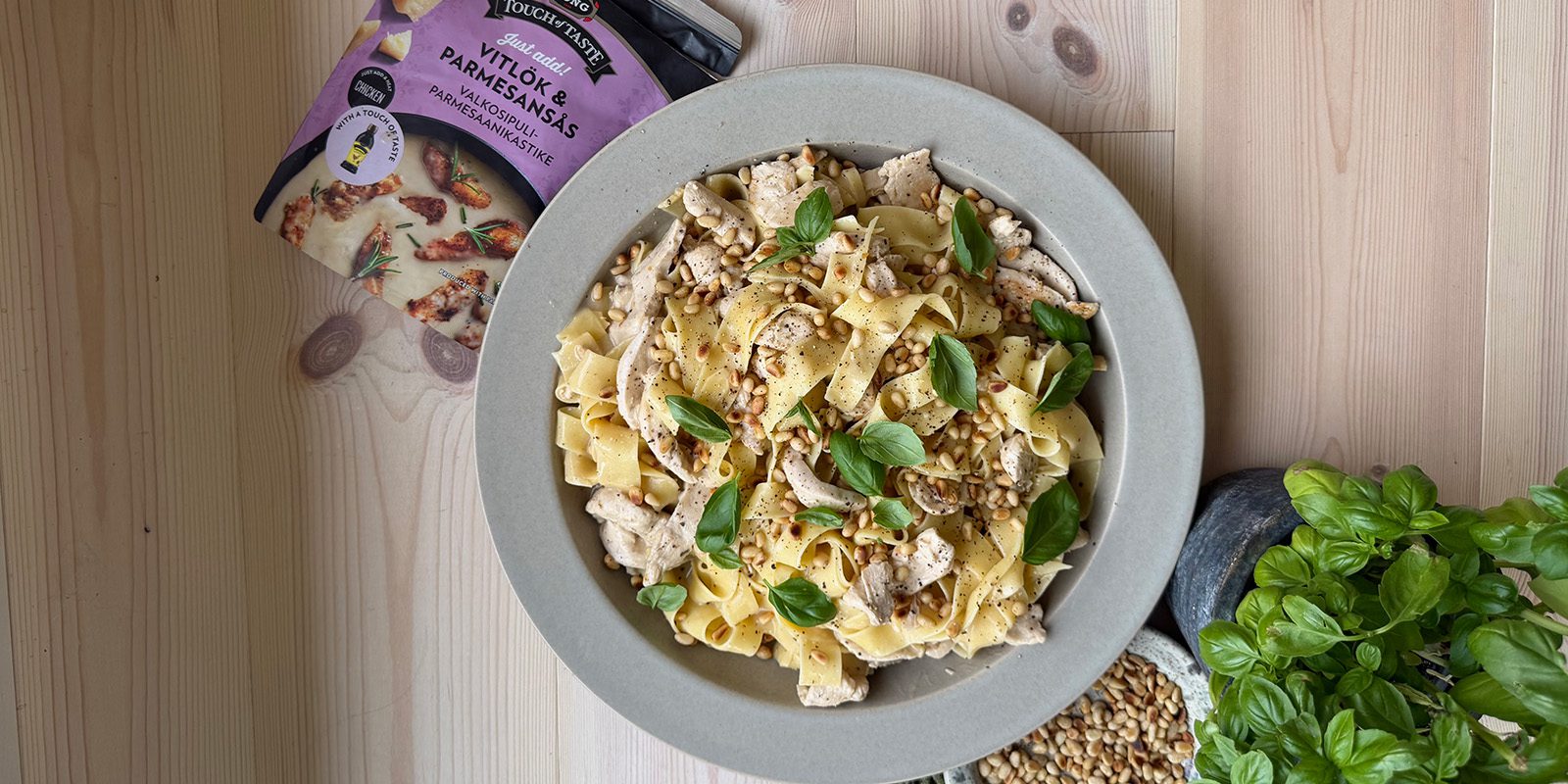 Krämig kycklingpasta med Just add Vitlök och Parmesansås